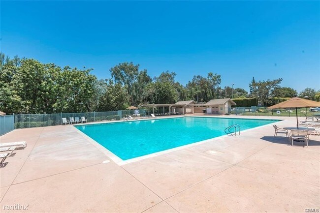 Building Photo - 435 S Westridge Cir