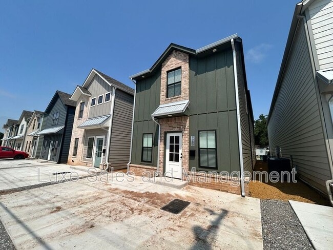 Foto del edificio - 606 W 2nd St