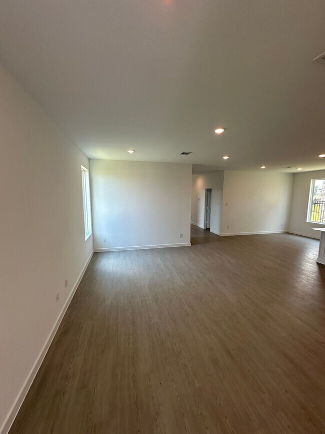 Building Photo - 27407 Sunterra Village Dr