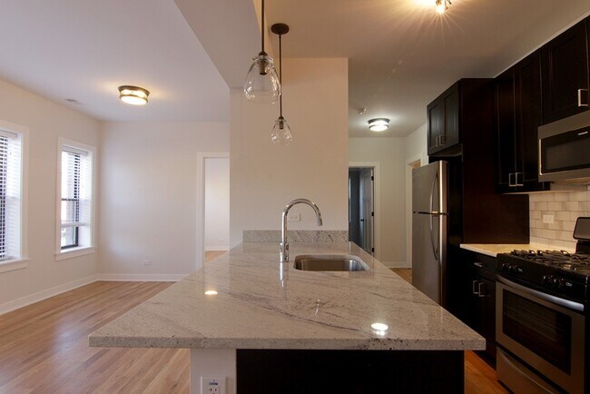Building Photo - 2206 W Eastwood