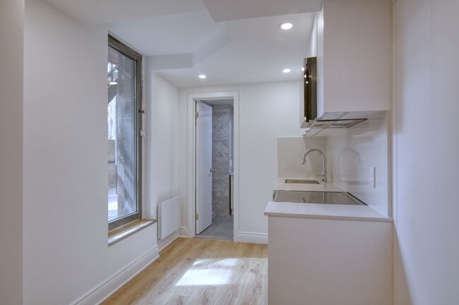 Photo du bâtiment - 2050 Av. Claremont