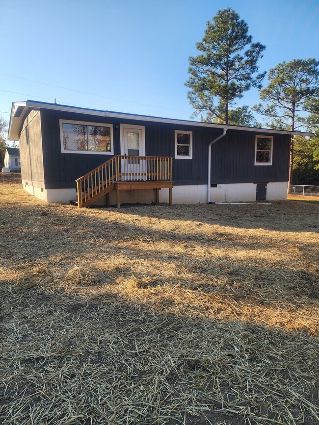 Parte trasera de la casa - 3231 Dorian Rd