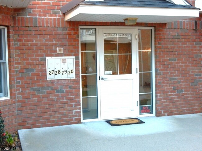 Foto del edificio - 28 Jane Dr