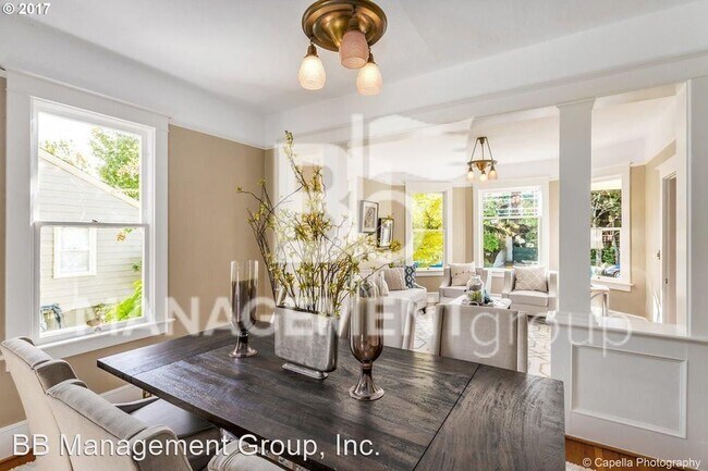 Building Photo - 3 br, 2.5 bath House - 0301 SW Nebraska St...