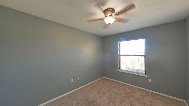 Building Photo - 7710 SW Crystal Hills Pl