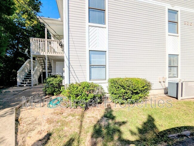 Foto del edificio - 3202 Redwood Ln
