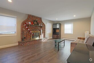 Building Photo - 18 Stratton Ln