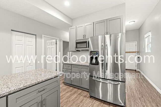 Foto del edificio - 2345 N Kenwood Ave