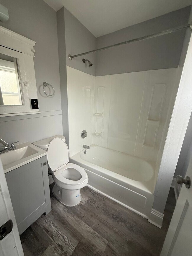 Foto del edificio - 15718 Holmes Ave