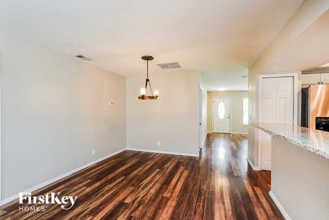 Building Photo - 17185 Phlox Dr