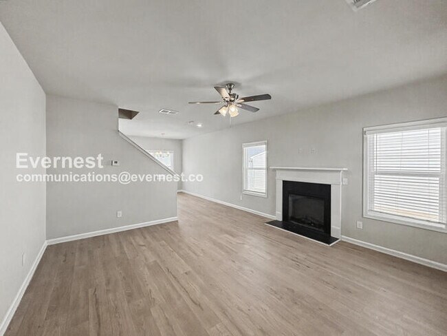 Foto del edificio - 322 Bertha Honey Stewart Dr