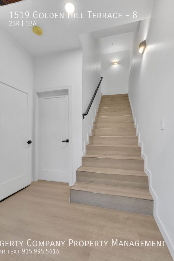 Building Photo - 1519 Golden Hill Terrace