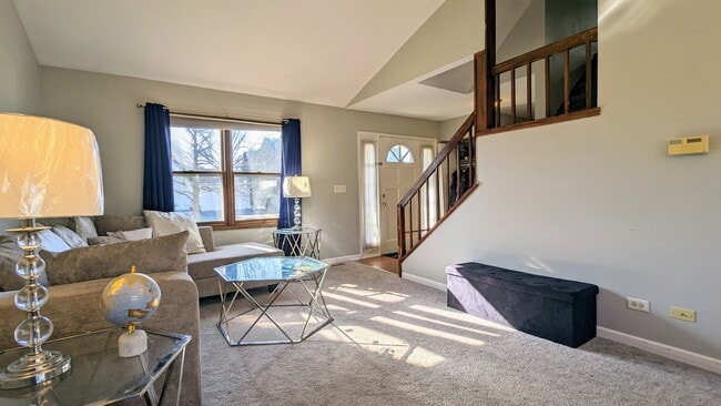 Building Photo - 1401 Knoll Dr