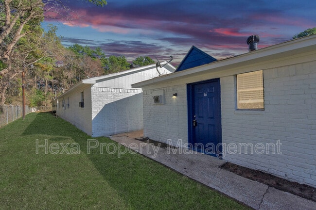 Building Photo - 409 Austin Rd