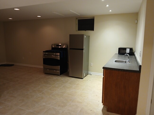 Building Photo - 7001 Chain Fern Ct