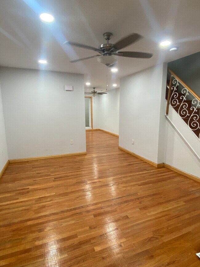 Living Room - 1916 S 30th St
