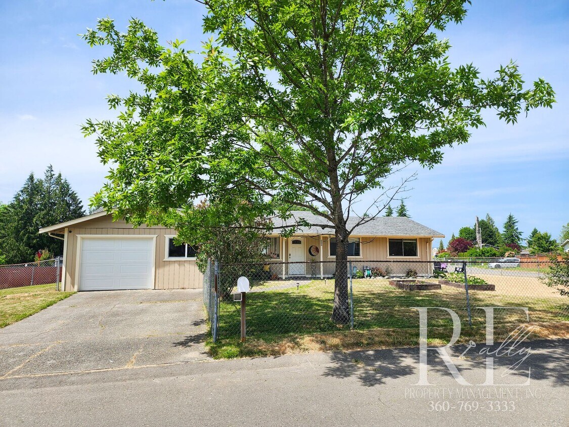 Foto principal - Earthy Warm and Inviting 3-Bd Rambler