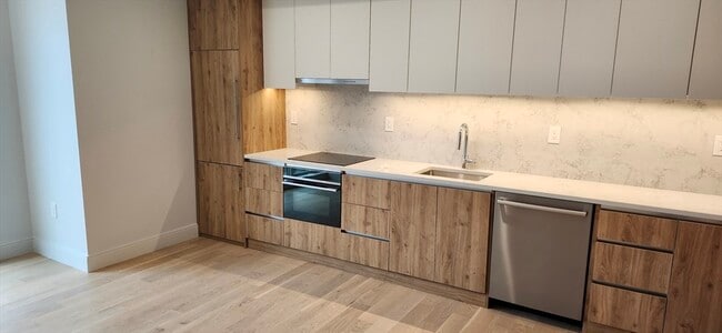 Building Photo - 1055 Cambridge St