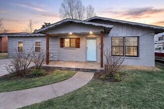 Building Photo - 2416 Queensbury Rd