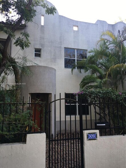 Foto del edificio - 3051 Center St