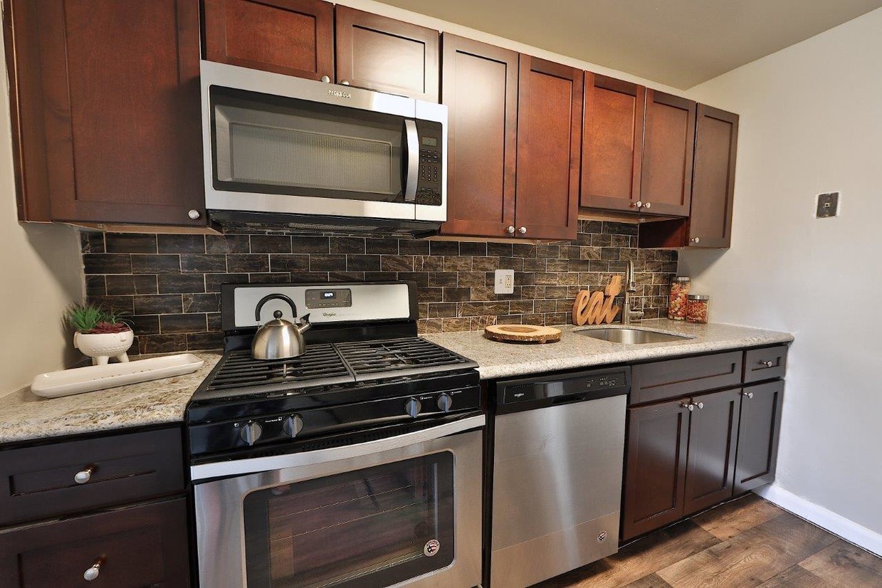 Foto principal - Cedar Creek Apartment Homes