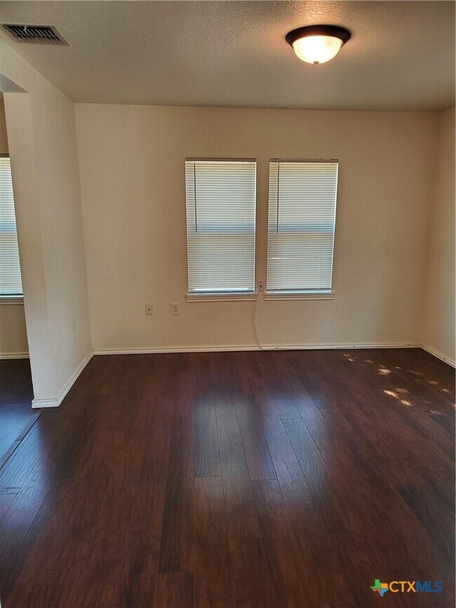 Foto del edificio - 826 N Bowie St