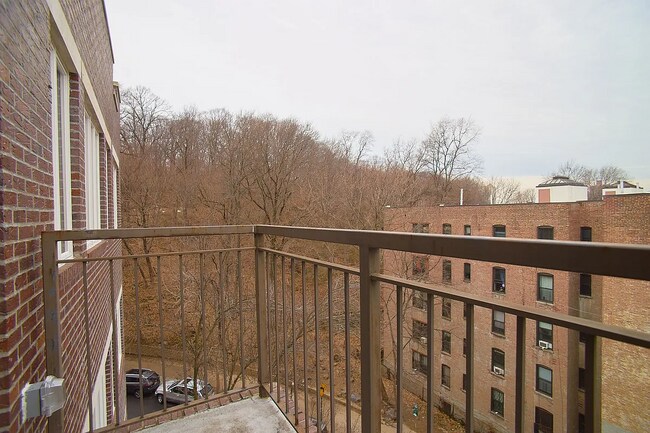 Foto del edificio - 175 Payson Ave