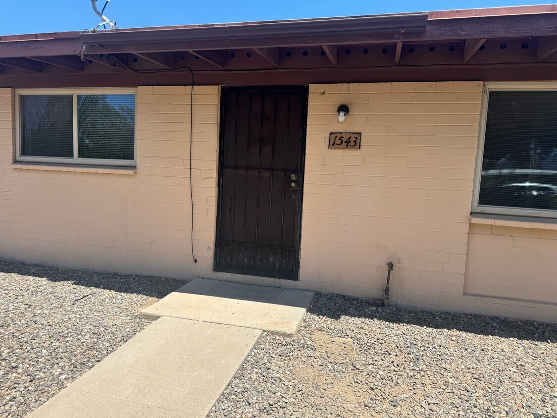 Foto principal - 1543 W Roger Rd