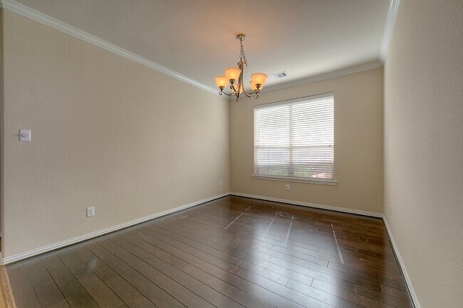 Building Photo - 10 Quillwood Pl