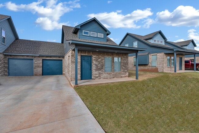 Building Photo - 3022 E 4th Ave