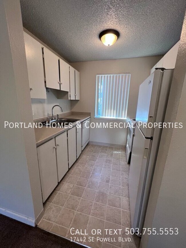 Building Photo - 2 bedroom, 1 bathroom