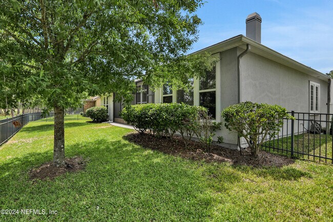Building Photo - 978 Autumn Pines Drive