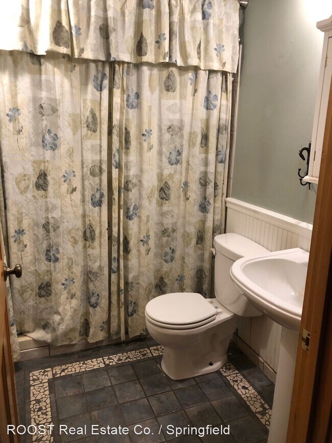Building Photo - 3 br, 1 bath House - 1030 Old Columbus Road