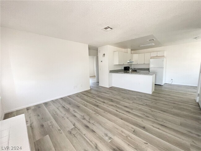 Building Photo - 2705 Jennydiane Dr
