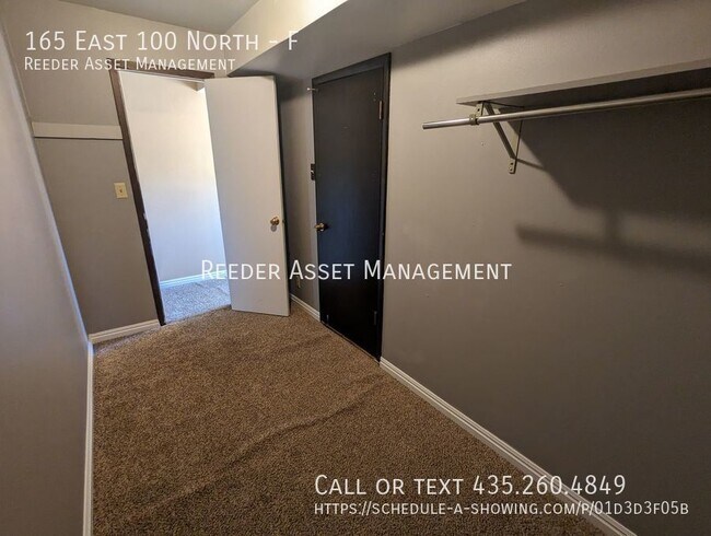 Building Photo - Welcome to this charming 3-bedroom, 2-bath...