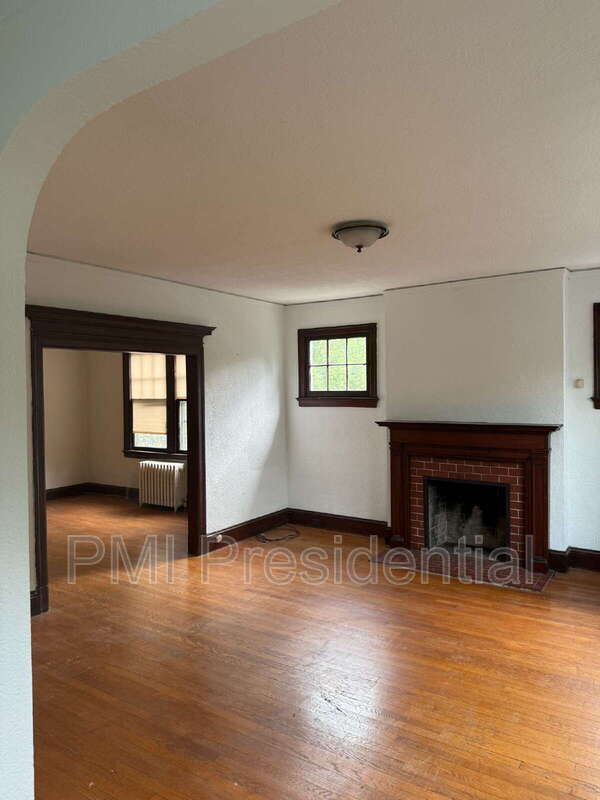 Building Photo - 1400 Bellevue Ave