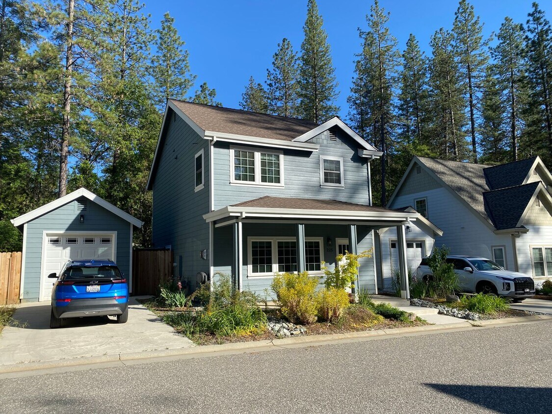 Foto principal - Custom Newly Built 2-Story Home Walk to Do...