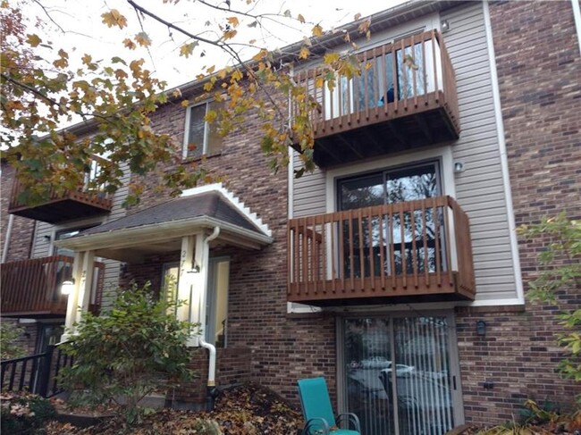 Building Photo - 27706 Evergreen Run