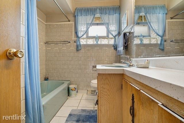 Foto del edificio - 3 br, 1 bath House - 4520 West 102nd Street