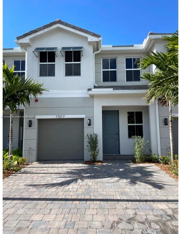 Foto principal - 17017 SW 1st St