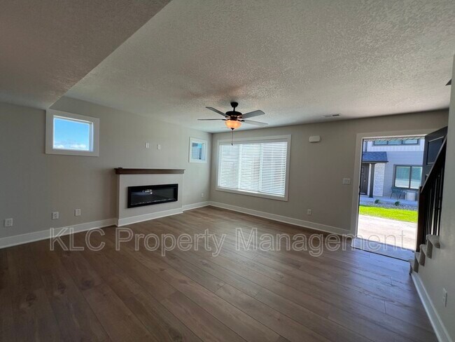 Foto del edificio - 601 Hart Ln