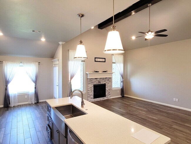 Foto del edificio - 648 Red River Dr