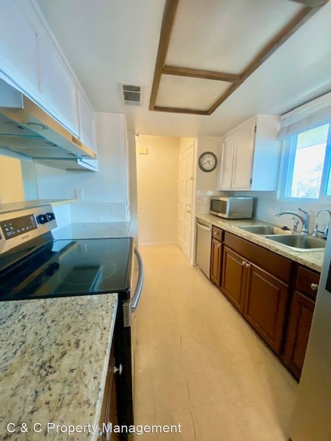 Building Photo - 2 br, 1 bath House - 1250 E Shaw Ave #217