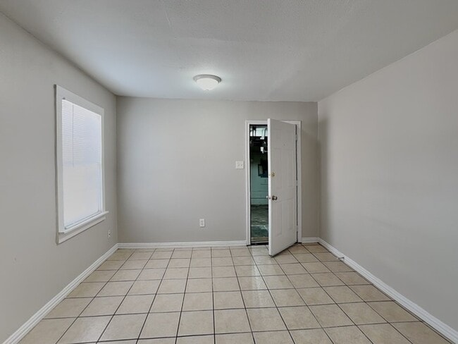 Foto del edificio - 3758 Denton Hwy