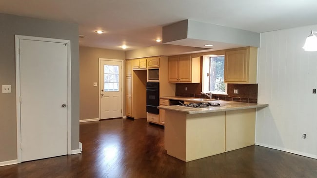 Kitchen - 20 Rosemary Ln