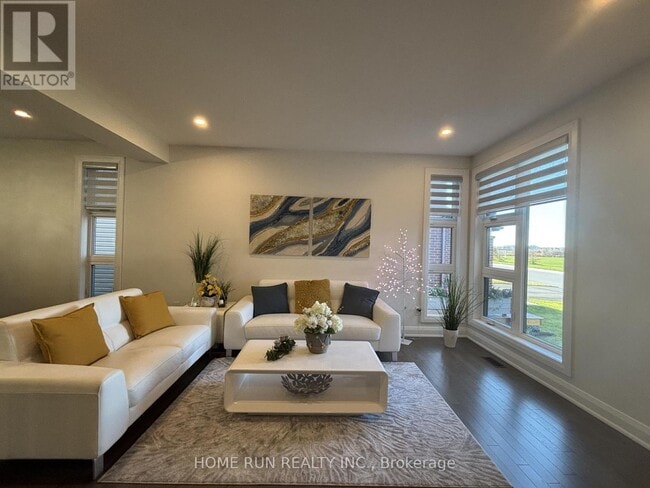 Photo du bâtiment - 561 Honeylocust Ave