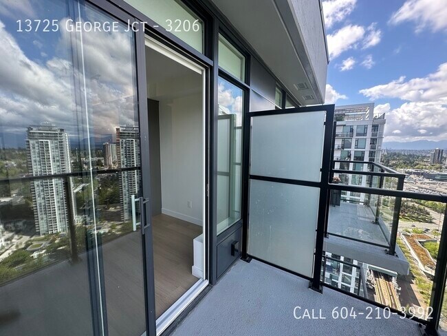 Photo du bâtiment - Views from the 32nd Floor
