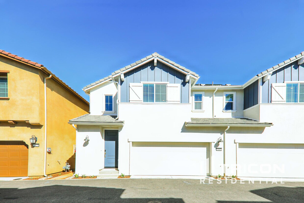 Foto principal - 28182 Dwight Dr