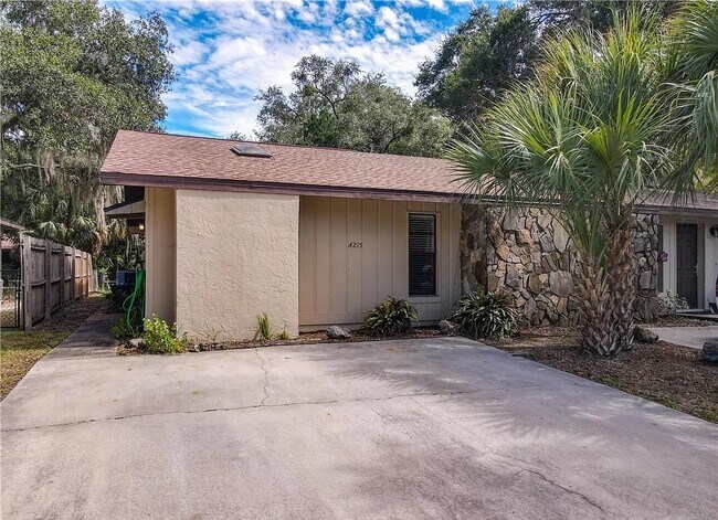 Foto del edificio - 215 Beach Ln