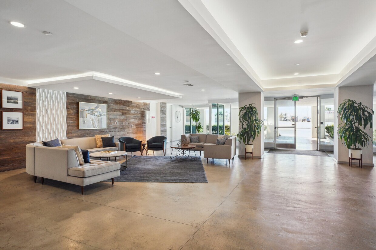 Foto principal - 525 E Seaside Way